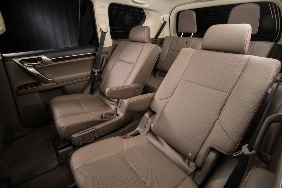 Интерьер Lexus GX460 Sport Design Package 2017 года  (фото 14 из 17)